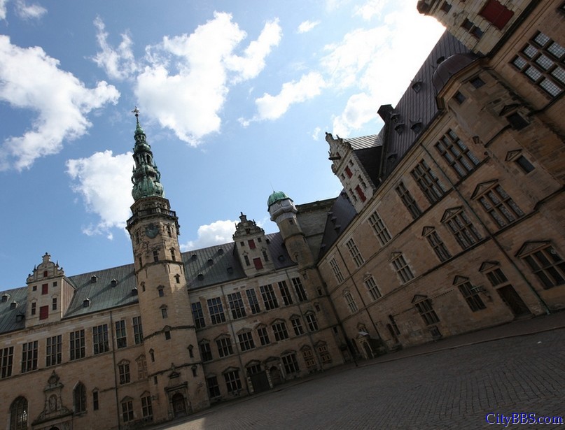 丹麦克伦堡宫，建于15世纪20年代，它是北欧最重要的防御工事之一，莎士比亚的《哈姆雷特》中的故事就发生在 ...