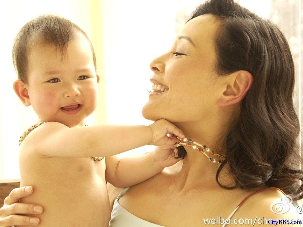 陈冲老公和女儿近照曝光 两女儿漂亮似混血