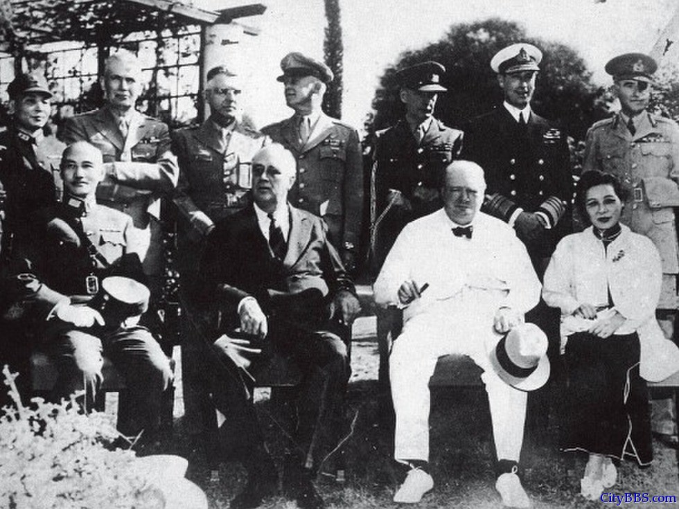 蒋介石（左一）1943年出席确定中国大国地位的开罗会议