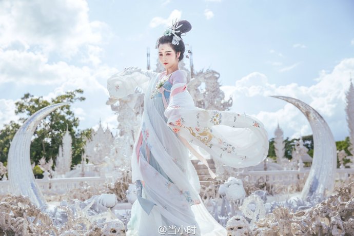 中国女孩穿汉服在泰国拍写真 宛若画中人