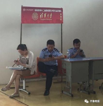 无敌好寂寞！招生咨询会清华北大展位很冷清