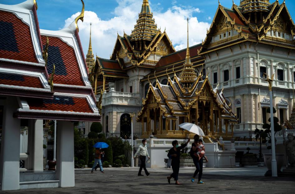 泰国曼谷，游客参观大皇宫