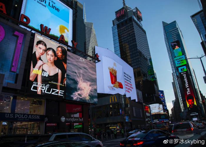 中国摄影师罗冰作品登上美国纽约时代广场大屏.jpg
