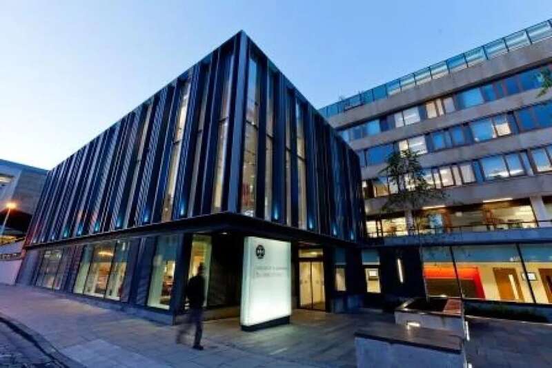 爱丁堡大学商学院 (University of Edinburgh Business School) 以72.1分的成绩，排在第19位 ... ...
