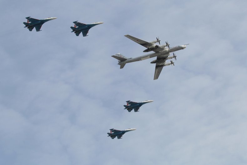 俄罗斯轰炸机接近阿拉斯加 美F16急升空拦截