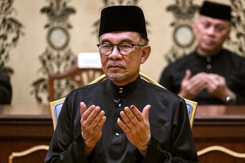 来西亚最高元首阿卜杜拉宣布安瓦尔为马来西亚第10任总理