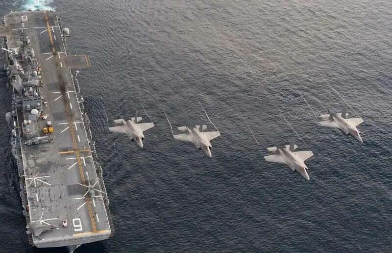 闪电航母实际上就是将美国海军的两栖攻击舰，改装成可以搭载成F-35B垂直起降战机的临时航母 ...
