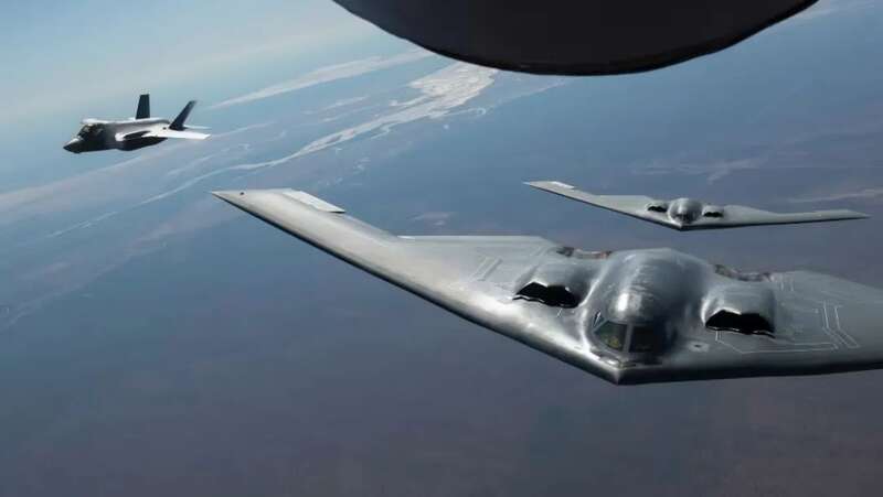 美军可能会使用隐身轰炸机、以及不久的将来B-21型战略轰炸机装备部队