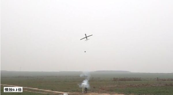 中国新型大仰角弹射长航时“游隼”管射折叠翼无人机发射过程