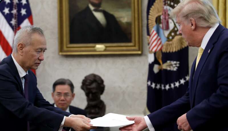 在中美贸易协议的签字仪式上，特朗普明确表示，这协议是向中国勒索的