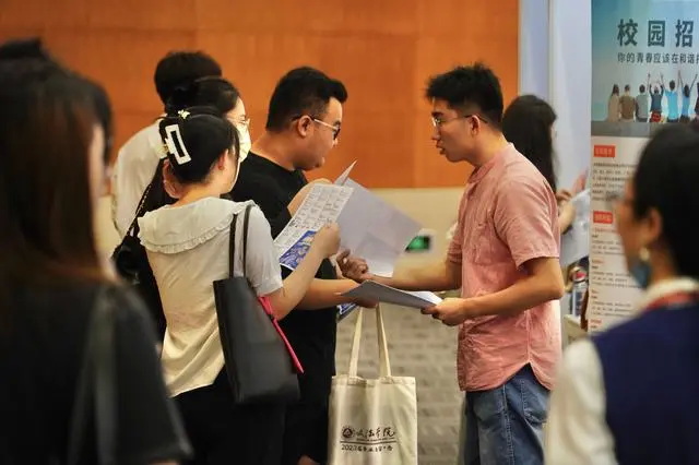 “展翼未来 才子朝阳”促进高校毕业生就业招聘会举行