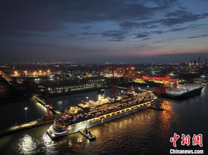 航拍“爱达·魔都号”返回上海外高桥造船有限公司4号码头