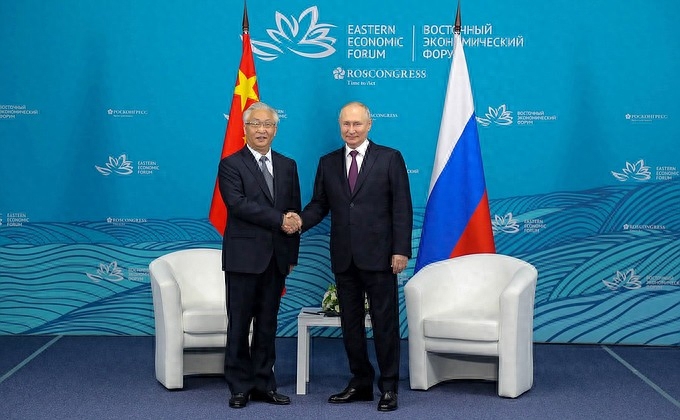 中共中央政治局委员、国务院副总理张国清与俄罗斯总统普京举行会晤