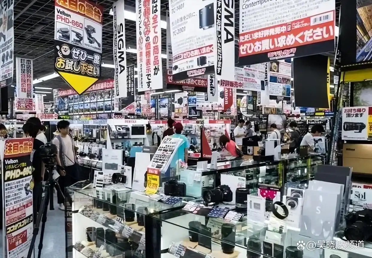 日本,电器连锁店里摆放着中国家电产品 日本,电器连锁店里摆放着中国家电产品